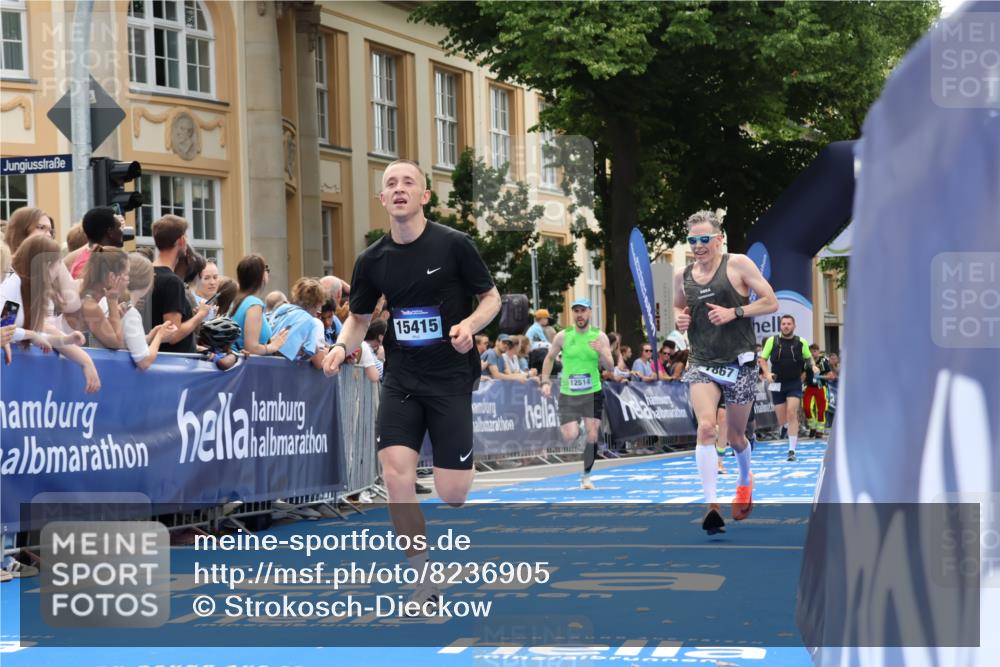 29.06.2025 - hella hamburg halbmarathon Strokosch-Dieckow http://msf.ph/oto/8236905 29.06.2025 10:35:16 Ziel 4740, 4944, 7867, 10877, 11898, 12514, 13798, 14789, 15390, 15415, 15701, 15773, 15931 meine-sportfotos.de