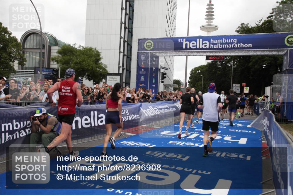 29.06.2025 - hella hamburg halbmarathon Michael Strokosch http://msf.ph/oto/8236908 29.06.2025 10:54:06 Ziel 1151, 1410, 1815, 2432, 3096, 3208, 3209, 6356, 6374, 6481, 7918, 8394, 9032, 11499, 11789, 12379, 13032, 13869, 17348, 18308 meine-sportfotos.de