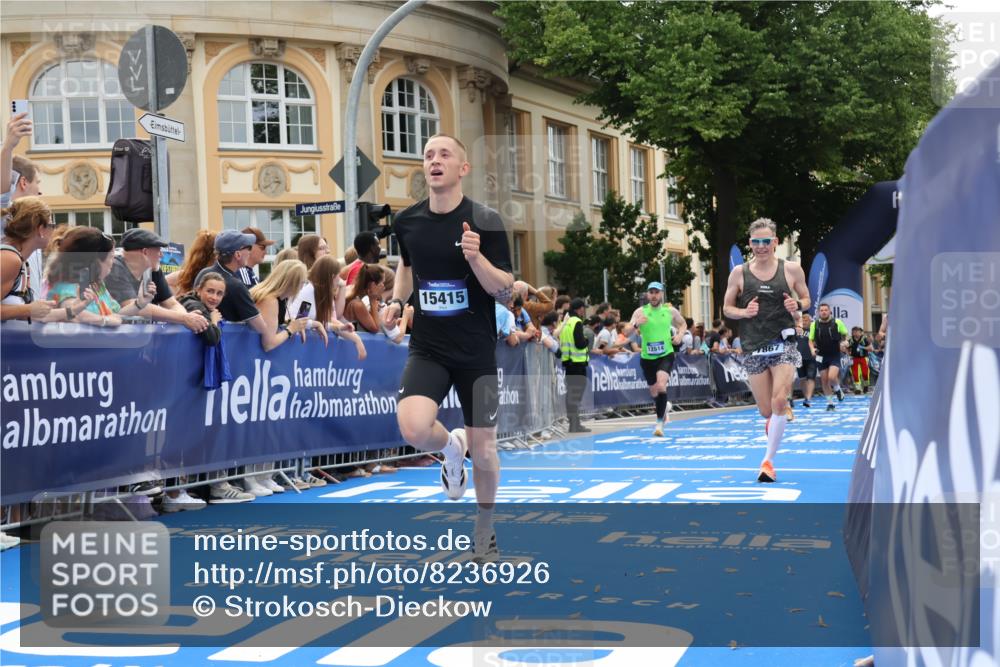 29.06.2025 - hella hamburg halbmarathon Strokosch-Dieckow http://msf.ph/oto/8236926 29.06.2025 10:35:17 Ziel 4740, 4944, 7867, 10877, 11898, 12514, 13798, 14789, 15390, 15415, 15701, 15773, 15931 meine-sportfotos.de