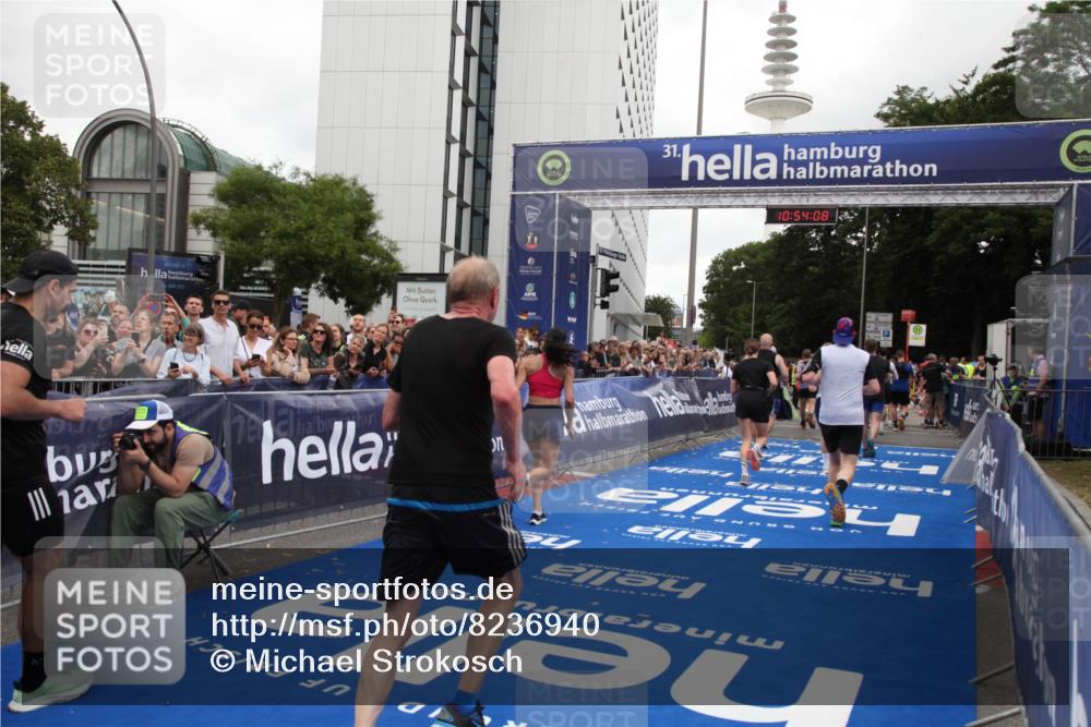 29.06.2025 - hella hamburg halbmarathon Michael Strokosch http://msf.ph/oto/8236940 29.06.2025 10:54:06 Ziel 1151, 1410, 1815, 2432, 3096, 3208, 3209, 6356, 6374, 6481, 7918, 8394, 9032, 11499, 11789, 12379, 13032, 13869, 17348, 18308 meine-sportfotos.de