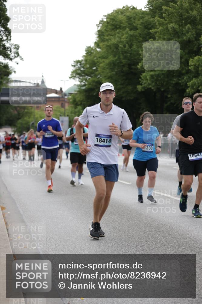 29.06.2025 - hella hamburg halbmarathon Jannik Wohlers http://msf.ph/oto/8236942 29.06.2025 10:28:55 Lombardsbrücke 1230, 2688, 3179, 3311, 4349, 4373, 6285, 6345, 6725, 7449, 8048, 8812, 9714, 10198, 10641, 10808, 11792, 11803, 11989, 12404, 12958, 13090, 14644, 15952, 15955, 16673, 16676, 17496, 18298, 18299, 18414 meine-sportfotos.de