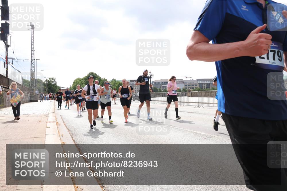 29.06.2025 - hella hamburg halbmarathon Lena Gebhardt http://msf.ph/oto/8236943 29.06.2025 10:45:14 Lombardsbrücke 1024, 1273, 1629, 1685, 1713, 1798, 1924, 2007, 2216, 2217, 2779, 3160, 3164, 3357, 3377, 3570, 3879, 3993, 4099, 4102, 4186, 4275, 4306, 4337, 4504, 4820, 4851, 5099, 5108, 5190, 5339, 5636, 5949, 6150, 6509, 6763, 6788, 6841, 6888, 6911, 6922, 6980, 7283, 7530, 7541, 7699, 7859, 7912, 8582, 8594, 8605, 8762, 8907, 9036, 9084, 9085, 9620, 10030, 10182, 10225, 10562, 10566, 10668, 10707, 11272, 11314, 12198, 12318, 12332, 12334, 12394, 13039, 13261 meine-sportfotos.de