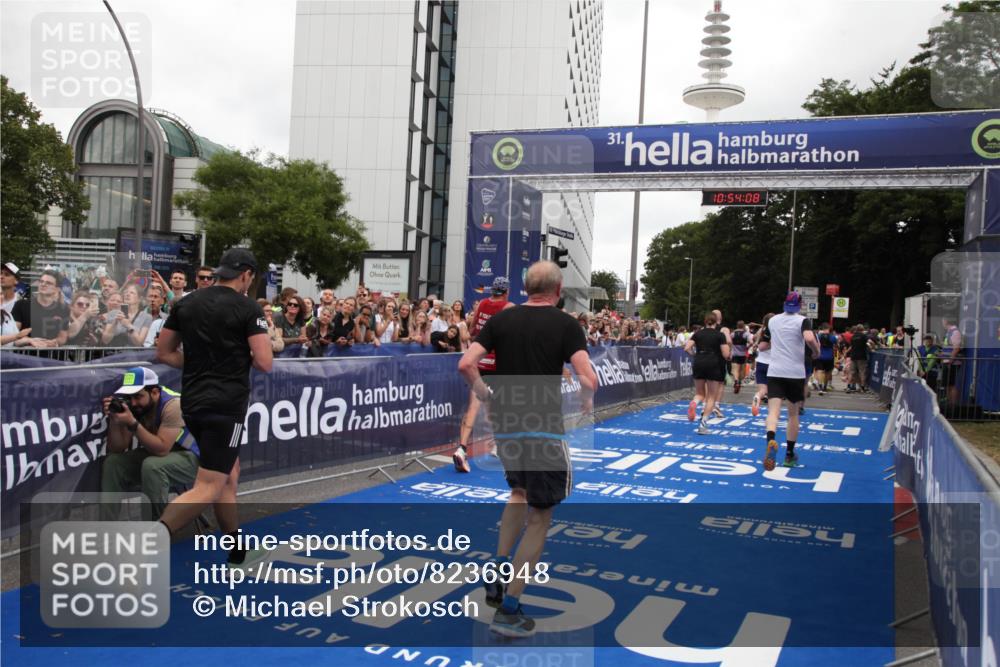 29.06.2025 - hella hamburg halbmarathon Michael Strokosch http://msf.ph/oto/8236948 29.06.2025 10:54:07 Ziel 1151, 1410, 1815, 2432, 3096, 3208, 3209, 6356, 6374, 6581, 8394, 9032, 11499, 11789, 12379, 13869, 16871, 17348, 18308 meine-sportfotos.de
