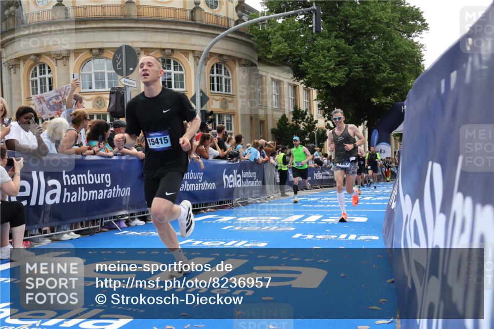 29.06.2025 - hella hamburg halbmarathon Strokosch-Dieckow http://msf.ph/oto/8236957 29.06.2025 10:35:17 Ziel 4740, 4944, 7867, 10877, 11898, 12514, 13798, 14789, 15390, 15415, 15701, 15773, 15931 meine-sportfotos.de