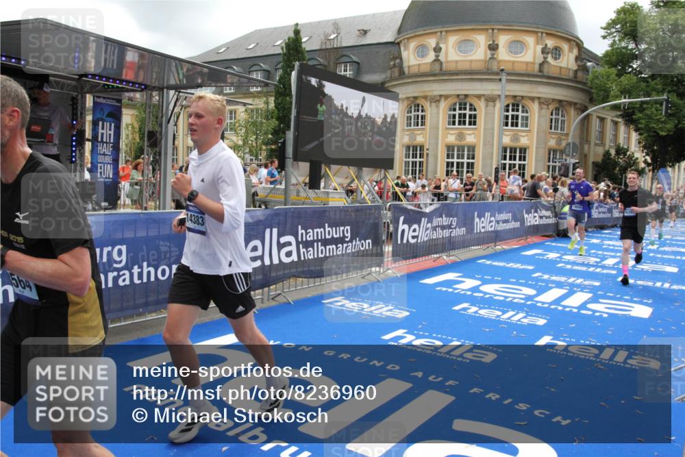 29.06.2025 - hella hamburg halbmarathon Michael Strokosch http://msf.ph/oto/8236960 29.06.2025 10:47:54 Ziel 2340, 5915, 6836, 8564, 11961, 12679, 14383, 14730, 17451, 18356, 18836 meine-sportfotos.de