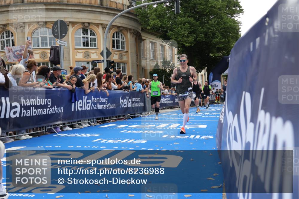 29.06.2025 - hella hamburg halbmarathon Strokosch-Dieckow http://msf.ph/oto/8236988 29.06.2025 10:35:17 Ziel 4740, 4944, 7867, 10877, 11898, 12514, 13798, 14789, 15390, 15415, 15701, 15773, 15931 meine-sportfotos.de