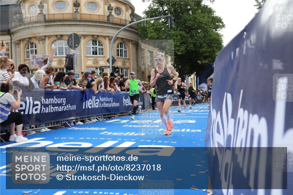 29.06.2025 - hella hamburg halbmarathon Strokosch-Dieckow http://msf.ph/oto/8237018 29.06.2025 10:35:18 Ziel 4944, 7867, 10877, 11898, 12514, 13798, 14789, 15390, 15415, 15701, 15773, 15931 meine-sportfotos.de