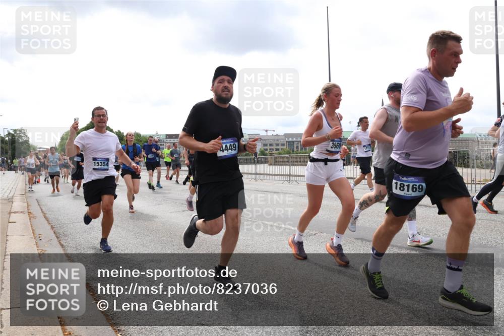 29.06.2025 - hella hamburg halbmarathon Lena Gebhardt http://msf.ph/oto/8237036 29.06.2025 10:33:43 Lombardsbrücke 1189, 1275, 1417, 1764, 1896, 1995, 2342, 2482, 2776, 2838, 3170, 3264, 3340, 3341, 3345, 3560, 3812, 4164, 4361, 4433, 4445, 4449, 4479, 4696, 4942, 5075, 5096, 5141, 5557, 5561, 5566, 5569, 5584, 5691, 5821, 5822, 5887, 6109, 6364, 6515, 6516, 6854, 6956, 6999, 7027, 7565, 7653, 7705, 8021, 8157, 8202, 8282, 8375, 8377, 8383, 8401, 8891, 9094, 9234, 9258, 9438, 9591, 9592, 9750, 9780, 9799, 9875, 9995, 10007, 10071, 10561, 11811, 11826 meine-sportfotos.de