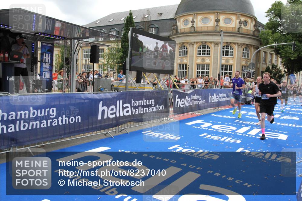 29.06.2025 - hella hamburg halbmarathon Michael Strokosch http://msf.ph/oto/8237040 29.06.2025 10:47:55 Ziel 2340, 6836, 8564, 11961, 14383, 14730, 15333, 17451, 18356, 18836 meine-sportfotos.de