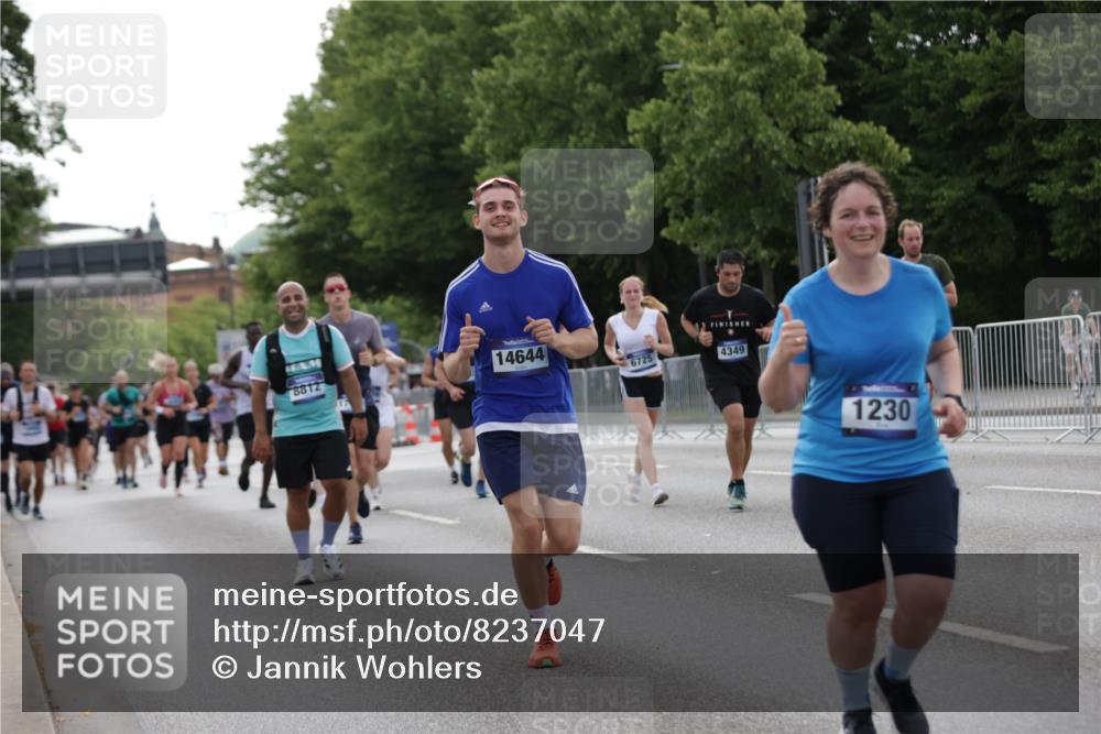 29.06.2025 - hella hamburg halbmarathon Jannik Wohlers http://msf.ph/oto/8237047 29.06.2025 10:28:58 Lombardsbrücke 1230, 1661, 3179, 3311, 4349, 4373, 6285, 6345, 6725, 7449, 8048, 8812, 9714, 10198, 10322, 10641, 10808, 11249, 11792, 11803, 11989, 12404, 12958, 13090, 13382, 14644, 15952, 15955, 16659, 16662, 16673, 16676, 17496, 18298, 18299, 18414 meine-sportfotos.de