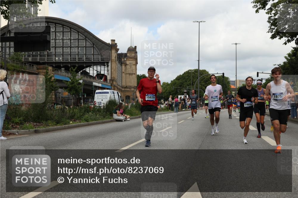 29.06.2025 - hella hamburg halbmarathon Yannick Fuchs http://msf.ph/oto/8237069 29.06.2025 10:34:35 20KM 1358, 1603, 1975, 2573, 2826, 3547, 3626, 4381, 4398, 4766, 4888, 5375, 5409, 6149, 6152, 6649, 7109, 7495, 7622, 8346, 8467, 8574, 8933, 9294, 11714, 11806, 12046, 12091, 13190, 14077, 14699, 15421, 15813, 15828, 16580, 16761, 17245, 17792, 17916, 17973, 18013, 18979 meine-sportfotos.de