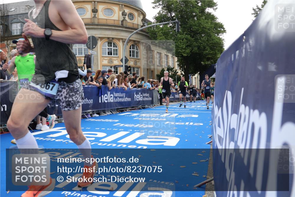 29.06.2025 - hella hamburg halbmarathon Strokosch-Dieckow http://msf.ph/oto/8237075 29.06.2025 10:35:19 Ziel 4944, 7867, 10877, 11898, 12514, 13798, 14789, 15390, 15415, 15701, 15773, 15931, 15959 meine-sportfotos.de