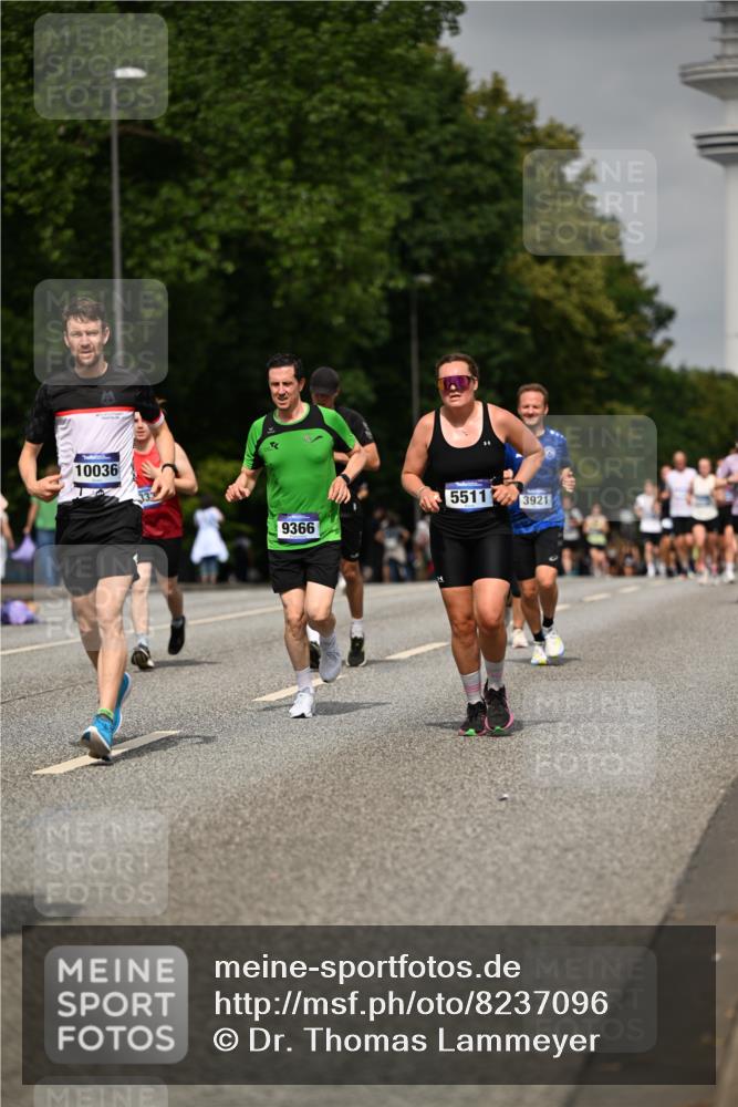 29.06.2025 - hella hamburg halbmarathon Dr. Thomas Lammeyer http://msf.ph/oto/8237096 29.06.2025 10:13:48 Kennedybrücke 1573, 1838, 3921, 5511, 7042, 7187, 7333, 7636, 8219, 8890, 9366, 9434, 9674, 9781, 10036, 10943, 11027 meine-sportfotos.de