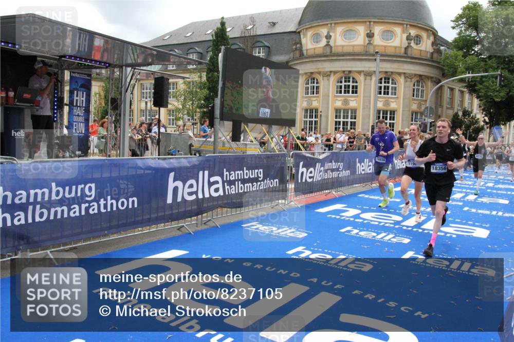 29.06.2025 - hella hamburg halbmarathon Michael Strokosch http://msf.ph/oto/8237105 29.06.2025 10:47:55 Ziel 2340, 6836, 8564, 11961, 14383, 14730, 15333, 17451, 18356, 18836 meine-sportfotos.de