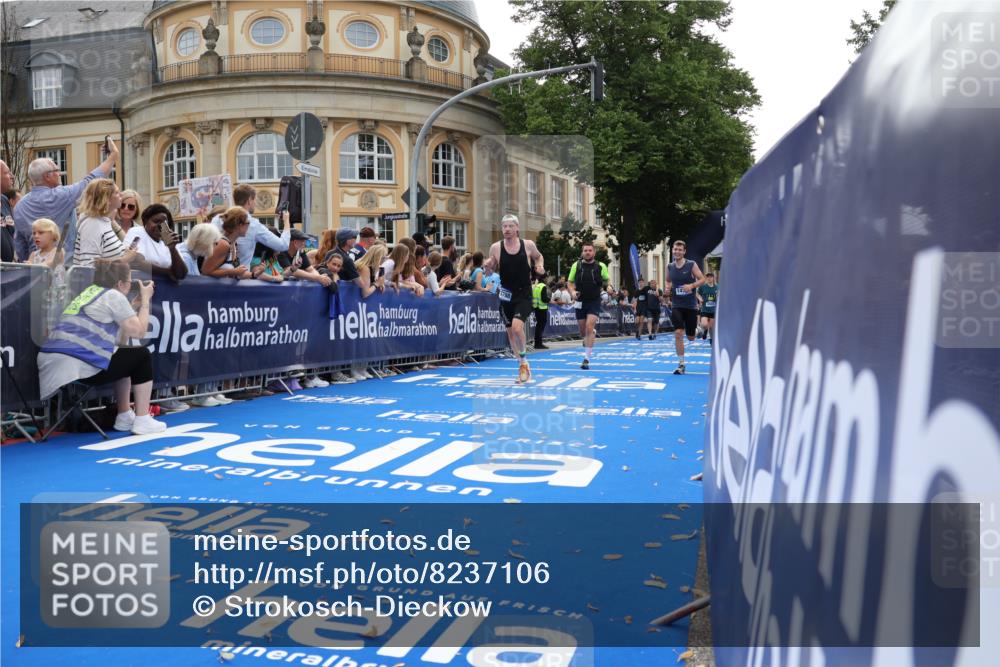 29.06.2025 - hella hamburg halbmarathon Strokosch-Dieckow http://msf.ph/oto/8237106 29.06.2025 10:35:19 Ziel 4944, 7867, 10877, 11898, 12514, 13798, 14789, 15390, 15415, 15701, 15773, 15931, 15959 meine-sportfotos.de
