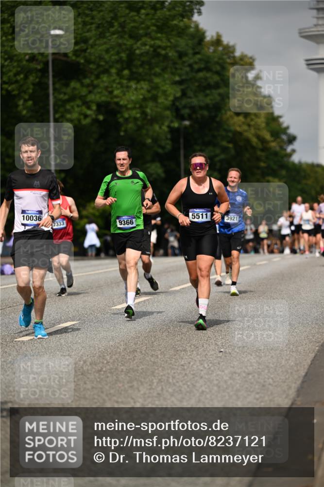 29.06.2025 - hella hamburg halbmarathon Dr. Thomas Lammeyer http://msf.ph/oto/8237121 29.06.2025 10:13:49 Kennedybrücke 1573, 1838, 3921, 5511, 7042, 7187, 7333, 7636, 8219, 8890, 9366, 9434, 9674, 9781, 10036, 10943, 11027 meine-sportfotos.de