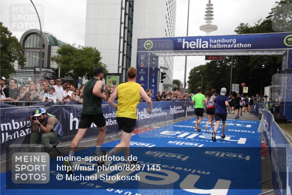 29.06.2025 - hella hamburg halbmarathon Michael Strokosch http://msf.ph/oto/8237145 29.06.2025 10:54:12 Ziel 1410, 3208, 3209, 3898, 5638, 6294, 6443, 6581, 8390, 9032, 9791, 11499, 12213, 12379, 13397, 13794, 15524, 16780, 16871 meine-sportfotos.de