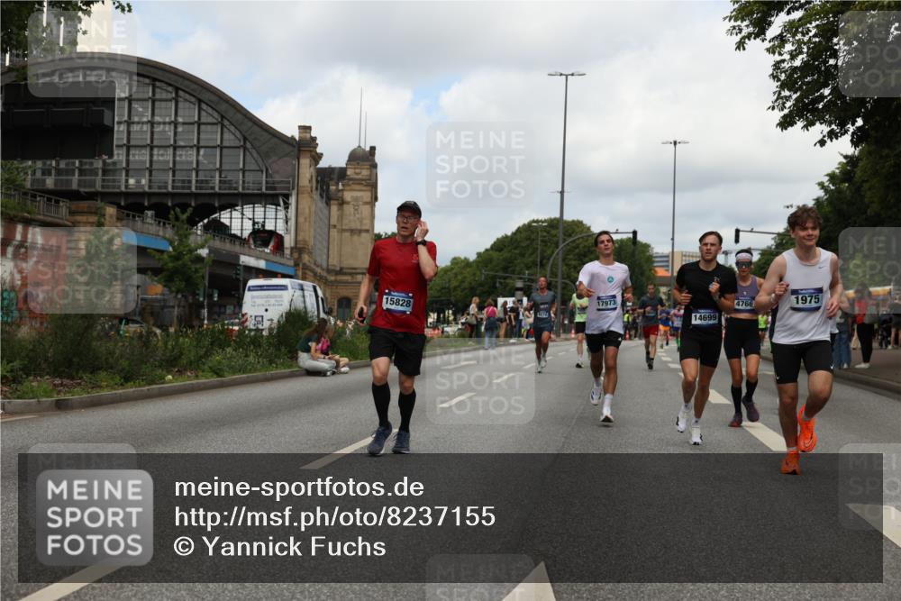 29.06.2025 - hella hamburg halbmarathon Yannick Fuchs http://msf.ph/oto/8237155 29.06.2025 10:34:35 20KM 1358, 1603, 1975, 2573, 2826, 3547, 3626, 4381, 4398, 4766, 4888, 5375, 5409, 6149, 6152, 6649, 7109, 7495, 7622, 8346, 8467, 8574, 8933, 9294, 11714, 11806, 12046, 12091, 13190, 14077, 14699, 15421, 15813, 15828, 16580, 16761, 17245, 17792, 17916, 17973, 18013, 18979 meine-sportfotos.de