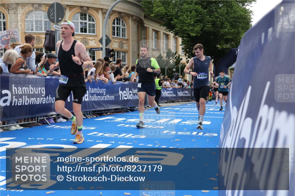 29.06.2025 - hella hamburg halbmarathon Strokosch-Dieckow http://msf.ph/oto/8237179 29.06.2025 10:35:20 Ziel 1889, 4050, 4944, 7867, 10771, 10877, 11898, 12514, 13798, 14789, 15390, 15701, 15773, 15931, 15959, 16811 meine-sportfotos.de