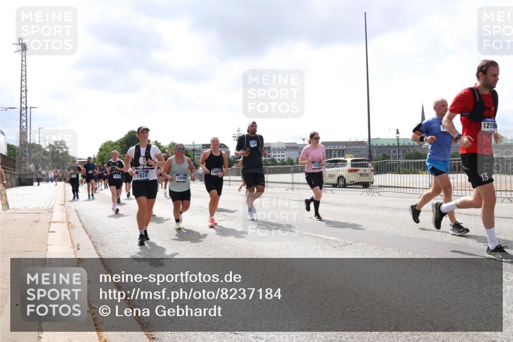 29.06.2025 - hella hamburg halbmarathon Lena Gebhardt http://msf.ph/oto/8237184 29.06.2025 10:45:14 Lombardsbrücke 1024, 1273, 1629, 1685, 1713, 1798, 1924, 2007, 2216, 2217, 2779, 3160, 3164, 3357, 3377, 3570, 3879, 3993, 4099, 4102, 4186, 4275, 4306, 4337, 4504, 4820, 4851, 5099, 5108, 5190, 5339, 5636, 5949, 6150, 6509, 6763, 6788, 6841, 6888, 6911, 6922, 6980, 7283, 7530, 7541, 7699, 7859, 7912, 8582, 8594, 8605, 8762, 8907, 9036, 9084, 9085, 9620, 10030, 10182, 10225, 10562, 10566, 10668, 10707, 11272, 11314, 12198, 12318, 12332, 12334, 12394, 13039, 13261 meine-sportfotos.de