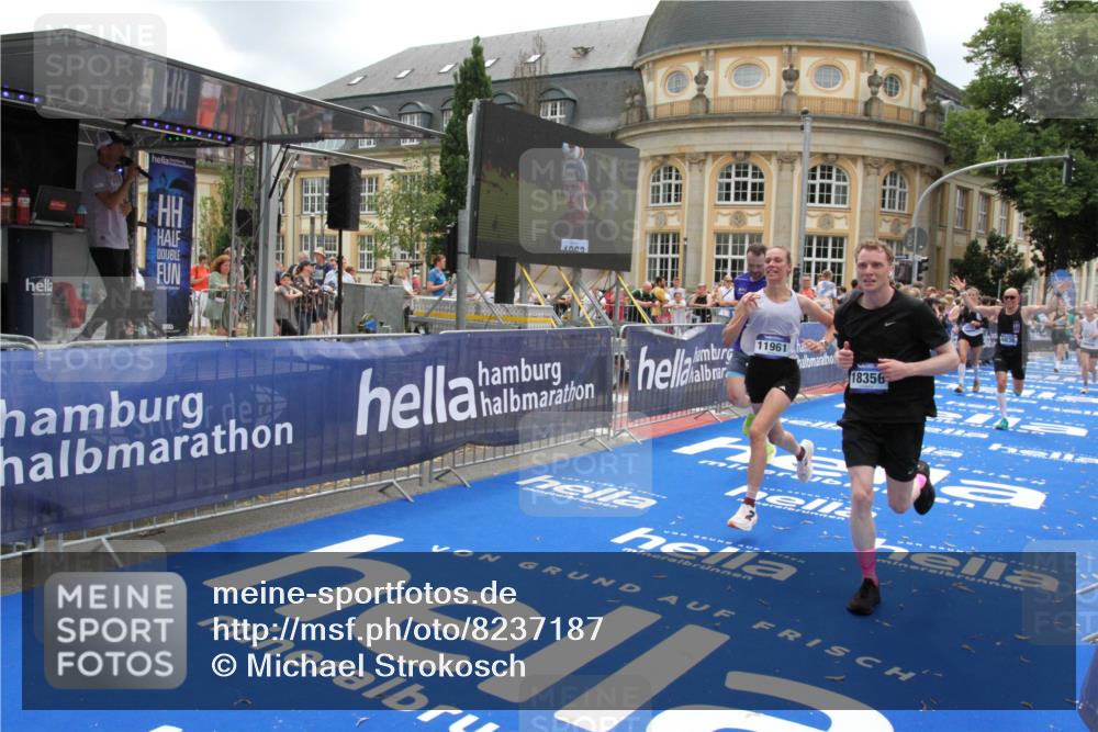 29.06.2025 - hella hamburg halbmarathon Michael Strokosch http://msf.ph/oto/8237187 29.06.2025 10:47:56 Ziel 1604, 1613, 5022, 6836, 8564, 11961, 14383, 14730, 15333, 17451, 18356, 18836 meine-sportfotos.de