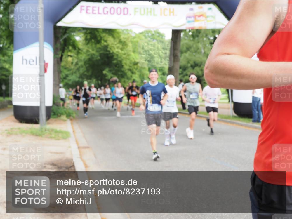 29.06.2025 - hella hamburg halbmarathon MichiJ http://msf.ph/oto/8237193 29.06.2025 10:27:18 Zwischen KM18-KM19 1164, 1615, 2525, 2849, 3014, 3530, 11055, 17005 meine-sportfotos.de