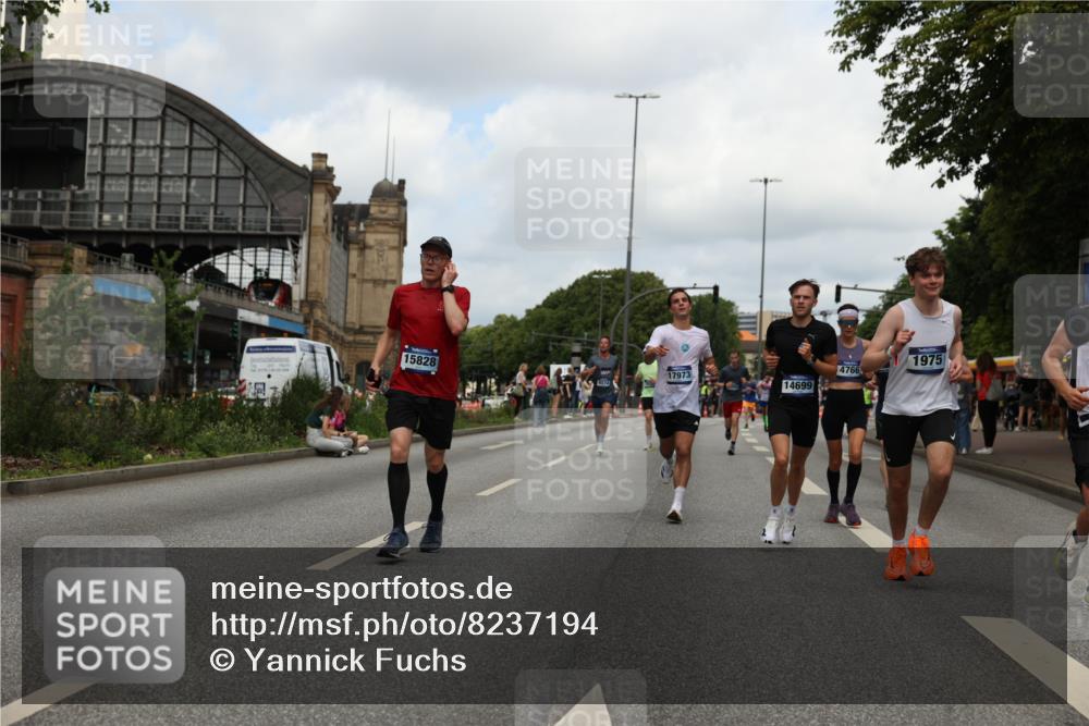 29.06.2025 - hella hamburg halbmarathon Yannick Fuchs http://msf.ph/oto/8237194 29.06.2025 10:34:35 20KM 1358, 1603, 1975, 2573, 2826, 3547, 3626, 4381, 4398, 4766, 4888, 5375, 5409, 6149, 6152, 6649, 7109, 7495, 7622, 8346, 8467, 8574, 8933, 9294, 11714, 11806, 12046, 12091, 13190, 14077, 14699, 15421, 15813, 15828, 16580, 16761, 17245, 17792, 17916, 17973, 18013, 18979 meine-sportfotos.de