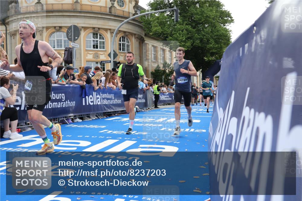29.06.2025 - hella hamburg halbmarathon Strokosch-Dieckow http://msf.ph/oto/8237203 29.06.2025 10:35:20 Ziel 1889, 4050, 4944, 7867, 10771, 10877, 11898, 12514, 13798, 14789, 15390, 15701, 15773, 15931, 15959, 16811 meine-sportfotos.de