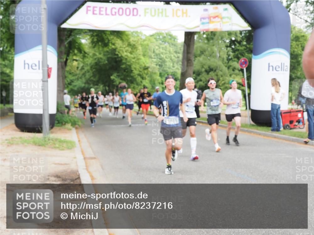 29.06.2025 - hella hamburg halbmarathon MichiJ http://msf.ph/oto/8237216 29.06.2025 10:27:18 Zwischen KM18-KM19 1164, 1615, 2525, 2849, 3014, 3530, 11055, 17005 meine-sportfotos.de