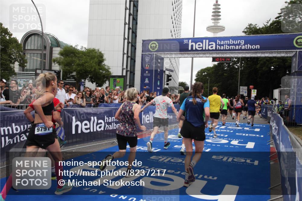29.06.2025 - hella hamburg halbmarathon Michael Strokosch http://msf.ph/oto/8237217 29.06.2025 10:54:13 Ziel 1410, 3208, 3209, 3898, 5638, 6294, 6443, 6581, 8390, 9791, 11499, 12213, 12379, 13397, 13794, 15169, 15524, 16780, 16871 meine-sportfotos.de