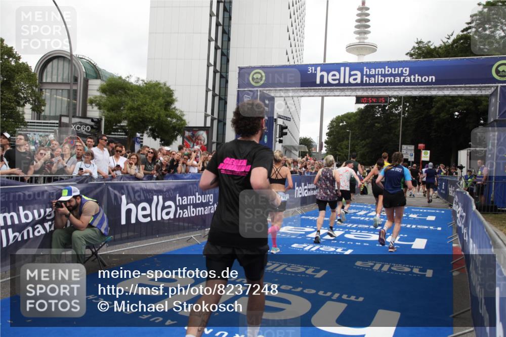 29.06.2025 - hella hamburg halbmarathon Michael Strokosch http://msf.ph/oto/8237248 29.06.2025 10:54:14 Ziel 1410, 3208, 3209, 3898, 5638, 6294, 6443, 6581, 8390, 9791, 12213, 13397, 13794, 15169, 15524, 16780, 16871 meine-sportfotos.de