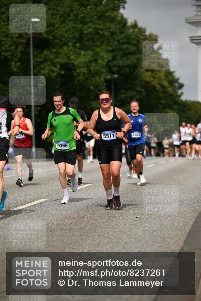 29.06.2025 - hella hamburg halbmarathon Dr. Thomas Lammeyer http://msf.ph/oto/8237261 29.06.2025 10:13:49 Kennedybrücke 1573, 1838, 3921, 5511, 7042, 7187, 7333, 7636, 8219, 8890, 9366, 9434, 9674, 9781, 10036, 10943, 11027 meine-sportfotos.de