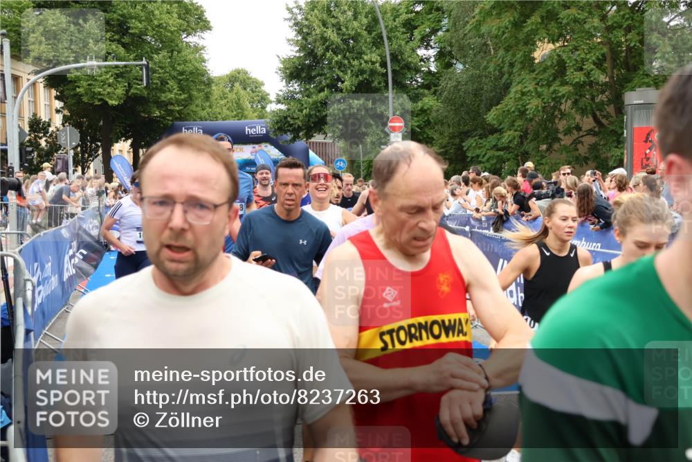 29.06.2025 - hella hamburg halbmarathon Zöllner http://msf.ph/oto/8237263 29.06.2025 10:55:17 Ziel 1549, 1628, 2119, 2448, 3041, 4903, 6355, 6723, 6891, 8973, 9361, 10188, 10191, 10192, 10263, 10582, 11747, 12248, 14834, 15854, 16108, 16521, 18031, 18966 meine-sportfotos.de