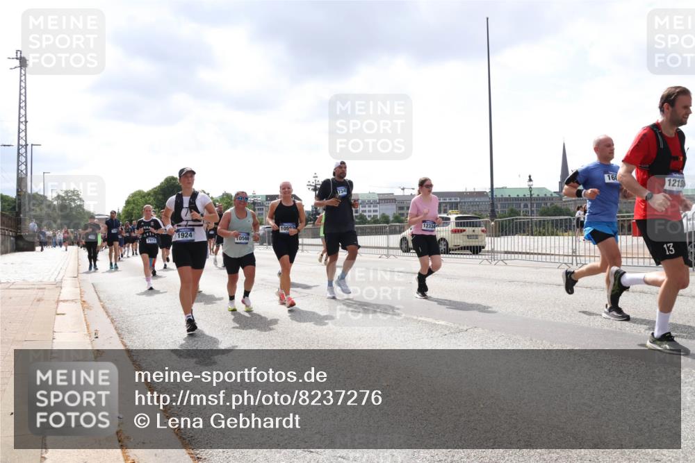 29.06.2025 - hella hamburg halbmarathon Lena Gebhardt http://msf.ph/oto/8237276 29.06.2025 10:45:14 Lombardsbrücke 1024, 1273, 1629, 1685, 1713, 1798, 1924, 2007, 2216, 2217, 2779, 3160, 3164, 3357, 3377, 3570, 3879, 3993, 4099, 4102, 4186, 4275, 4306, 4337, 4504, 4820, 4851, 5099, 5108, 5190, 5339, 5636, 5949, 6150, 6509, 6763, 6788, 6841, 6888, 6911, 6922, 6980, 7283, 7530, 7541, 7699, 7859, 7912, 8582, 8594, 8605, 8762, 8907, 9036, 9084, 9085, 9620, 10030, 10182, 10225, 10562, 10566, 10668, 10707, 11272, 11314, 12198, 12318, 12332, 12334, 12394, 13039, 13261 meine-sportfotos.de