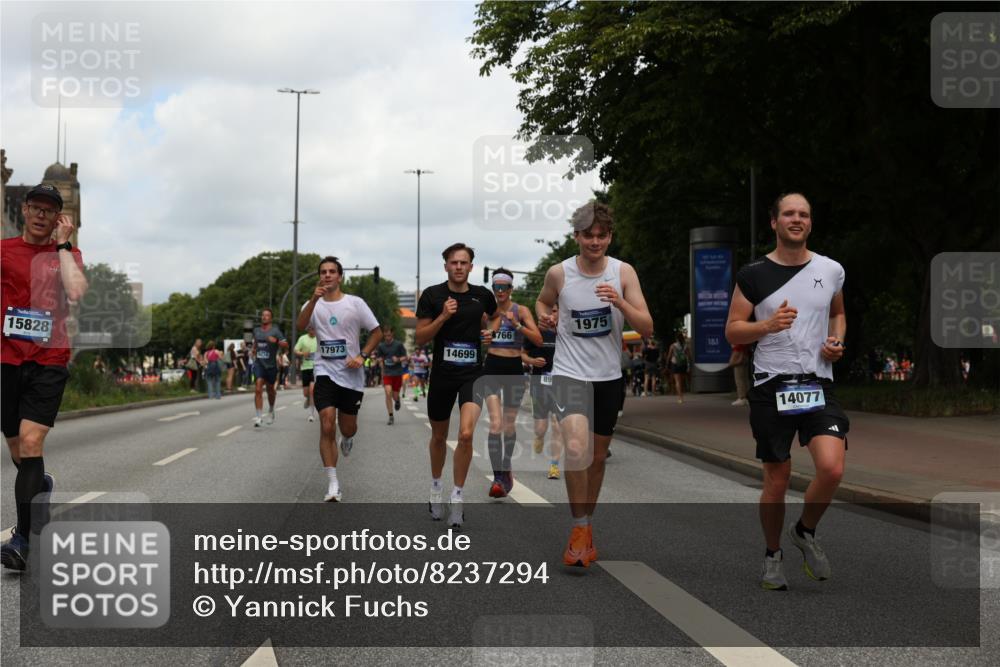 29.06.2025 - hella hamburg halbmarathon Yannick Fuchs http://msf.ph/oto/8237294 29.06.2025 10:34:35 20KM 1358, 1603, 1975, 2573, 2826, 3547, 3626, 4381, 4398, 4766, 4888, 5375, 5409, 6149, 6152, 6649, 7109, 7495, 7622, 8346, 8467, 8574, 8933, 9294, 11714, 11806, 12046, 12091, 13190, 14077, 14699, 15421, 15813, 15828, 16580, 16761, 17245, 17792, 17916, 17973, 18013, 18979 meine-sportfotos.de