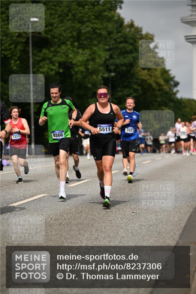 29.06.2025 - hella hamburg halbmarathon Dr. Thomas Lammeyer http://msf.ph/oto/8237306 29.06.2025 10:13:49 Kennedybrücke 1573, 1838, 3921, 5511, 7042, 7187, 7333, 7636, 8219, 8890, 9366, 9434, 9674, 9781, 10036, 10943, 11027 meine-sportfotos.de