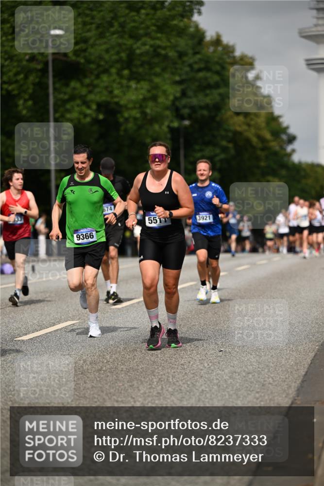 29.06.2025 - hella hamburg halbmarathon Dr. Thomas Lammeyer http://msf.ph/oto/8237333 29.06.2025 10:13:50 Kennedybrücke 1573, 1838, 3921, 5511, 7042, 7187, 7333, 7636, 8219, 8890, 9366, 9434, 9674, 9781, 10036, 10943, 11027 meine-sportfotos.de