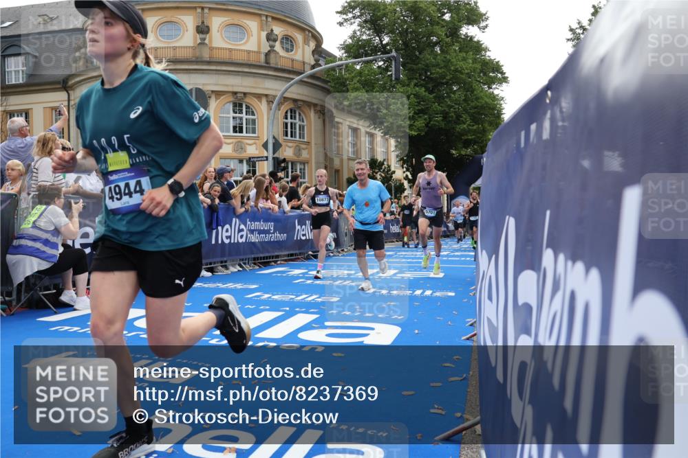 29.06.2025 - hella hamburg halbmarathon Strokosch-Dieckow http://msf.ph/oto/8237369 29.06.2025 10:35:24 Ziel 1344, 1889, 4050, 4944, 10771, 10877, 11898, 13798, 14789, 15390, 15701, 15773, 15931, 15959, 16695, 16811, 19022 meine-sportfotos.de