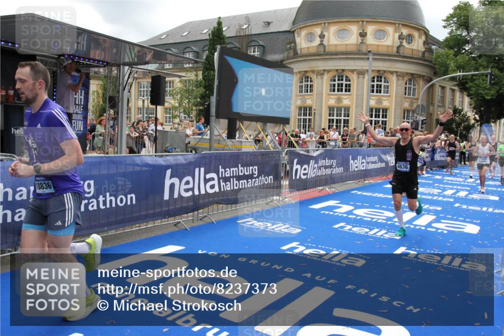 29.06.2025 - hella hamburg halbmarathon Michael Strokosch http://msf.ph/oto/8237373 29.06.2025 10:47:57 Ziel 1604, 1613, 5022, 6836, 11961, 14730, 15333, 16766, 17451, 18356, 18836 meine-sportfotos.de