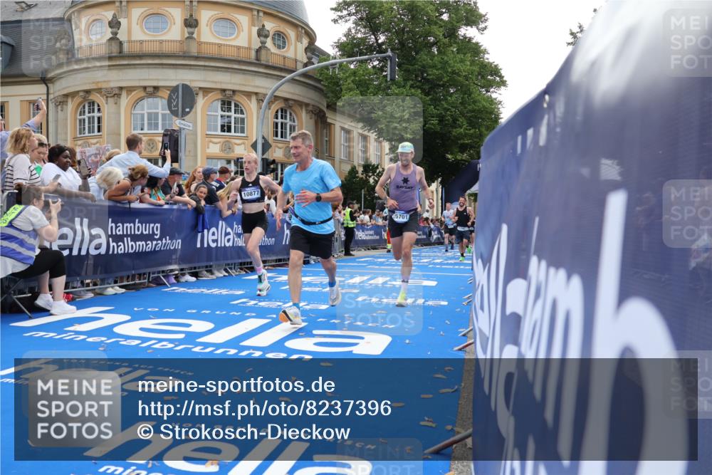 29.06.2025 - hella hamburg halbmarathon Strokosch-Dieckow http://msf.ph/oto/8237396 29.06.2025 10:35:24 Ziel 1344, 1889, 4050, 4944, 10771, 10877, 11898, 13798, 14789, 15390, 15701, 15773, 15931, 15959, 16695, 16811, 19022 meine-sportfotos.de