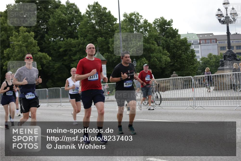 29.06.2025 - hella hamburg halbmarathon Jannik Wohlers http://msf.ph/oto/8237403 29.06.2025 10:29:02 Lombardsbrücke 1230, 1661, 3179, 3311, 3524, 4349, 4373, 6285, 6725, 7449, 7517, 7832, 8812, 9714, 10322, 10641, 10808, 10996, 11249, 11792, 11803, 11989, 12086, 12958, 13382, 14644, 16306, 16659, 16662, 16676, 17496, 17945, 18298, 18299, 18414 meine-sportfotos.de