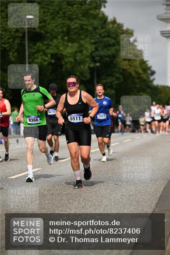29.06.2025 - hella hamburg halbmarathon Dr. Thomas Lammeyer http://msf.ph/oto/8237406 29.06.2025 10:13:50 Kennedybrücke 1573, 1838, 3921, 5511, 7042, 7187, 7333, 7636, 8219, 8890, 9366, 9434, 9674, 9781, 10036, 10943, 11027 meine-sportfotos.de