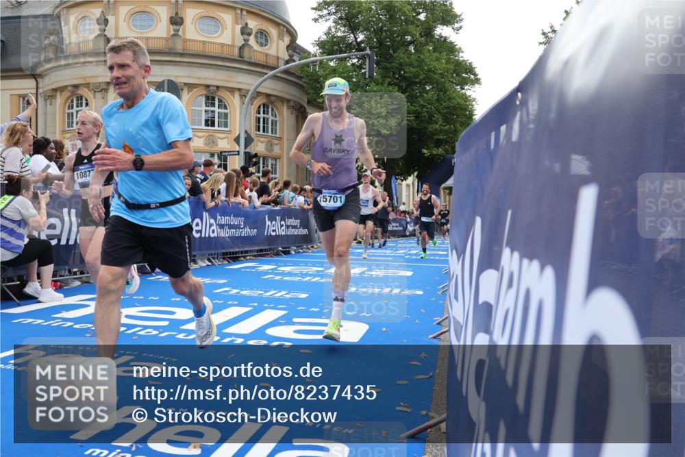 29.06.2025 - hella hamburg halbmarathon Strokosch-Dieckow http://msf.ph/oto/8237435 29.06.2025 10:35:25 Ziel 1344, 1889, 4050, 4944, 5269, 10771, 10877, 11898, 14789, 15390, 15701, 15931, 15959, 16695, 16811, 17612, 17826, 19022 meine-sportfotos.de