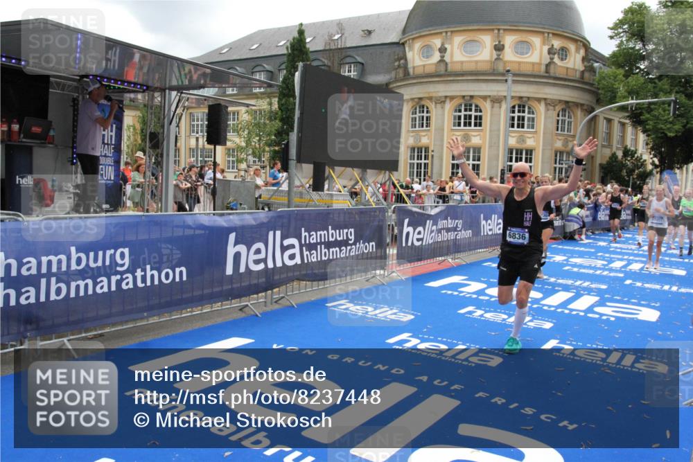 29.06.2025 - hella hamburg halbmarathon Michael Strokosch http://msf.ph/oto/8237448 29.06.2025 10:47:58 Ziel 1604, 1613, 4528, 5022, 6836, 11961, 14730, 15333, 16766, 17451, 18356, 18836, 19198 meine-sportfotos.de