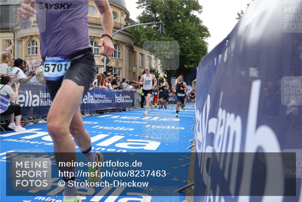 29.06.2025 - hella hamburg halbmarathon Strokosch-Dieckow http://msf.ph/oto/8237463 29.06.2025 10:35:25 Ziel 1344, 1889, 4050, 4944, 5269, 10771, 10877, 11898, 14789, 15390, 15701, 15931, 15959, 16695, 16811, 17612, 17826, 19022 meine-sportfotos.de