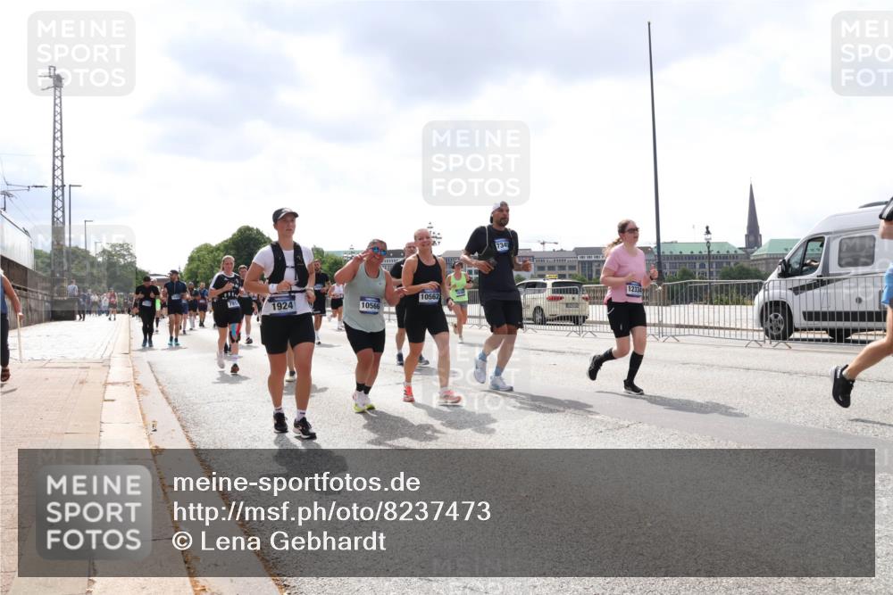 29.06.2025 - hella hamburg halbmarathon Lena Gebhardt http://msf.ph/oto/8237473 29.06.2025 10:45:14 Lombardsbrücke 1024, 1273, 1629, 1685, 1713, 1798, 1924, 2007, 2216, 2217, 2779, 3160, 3164, 3357, 3377, 3570, 3879, 3993, 4099, 4102, 4186, 4275, 4306, 4337, 4504, 4820, 4851, 5099, 5108, 5190, 5339, 5636, 5949, 6150, 6509, 6763, 6788, 6841, 6888, 6911, 6922, 6980, 7283, 7530, 7541, 7699, 7859, 7912, 8582, 8594, 8605, 8762, 8907, 9036, 9084, 9085, 9620, 10030, 10182, 10225, 10562, 10566, 10668, 10707, 11272, 11314, 12198, 12318, 12332, 12334, 12394, 13039, 13261 meine-sportfotos.de