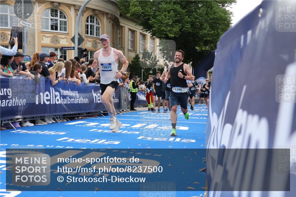 29.06.2025 - hella hamburg halbmarathon Strokosch-Dieckow http://msf.ph/oto/8237500 29.06.2025 10:35:26 Ziel 1344, 1889, 4050, 4944, 5269, 10771, 10877, 11898, 15390, 15701, 15931, 15959, 16695, 16811, 17612, 17826, 19022 meine-sportfotos.de