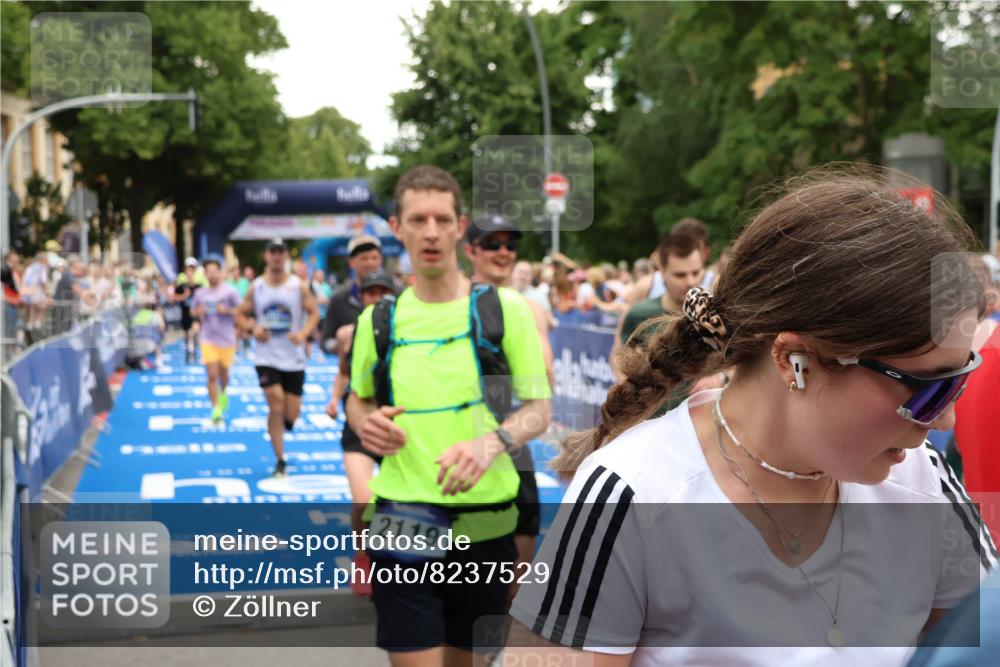 29.06.2025 - hella hamburg halbmarathon Zöllner http://msf.ph/oto/8237529 29.06.2025 10:55:20 Ziel 4903, 5643, 6723, 6891, 8973, 10188, 10263, 10582, 11184, 12526, 13470, 15854, 16521, 18031, 18290, 18380, 18531, 18966 meine-sportfotos.de