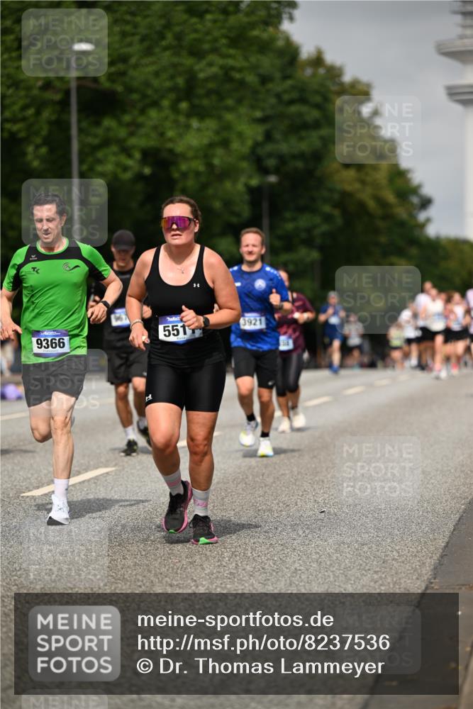29.06.2025 - hella hamburg halbmarathon Dr. Thomas Lammeyer http://msf.ph/oto/8237536 29.06.2025 10:13:50 Kennedybrücke 1573, 1838, 3921, 5511, 7042, 7187, 7333, 7636, 8219, 8890, 9366, 9434, 9674, 9781, 10036, 10943, 11027 meine-sportfotos.de