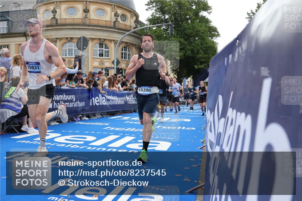 29.06.2025 - hella hamburg halbmarathon Strokosch-Dieckow http://msf.ph/oto/8237545 29.06.2025 10:35:27 Ziel 1344, 1889, 4050, 4944, 5269, 10384, 10771, 10877, 11898, 15390, 15701, 15931, 15959, 16695, 16811, 17612, 17826, 19022 meine-sportfotos.de